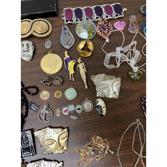 Box of vintage costume jewelry lot - Picture 9 of 15